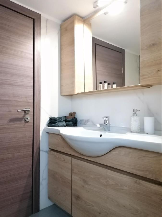 דירות Athenian Elegant Apt Near Acropolis מראה חיצוני תמונה